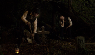 Illustration for article titled Ron Perlman Doesn't Judge, Even If You're A British Grave Robber